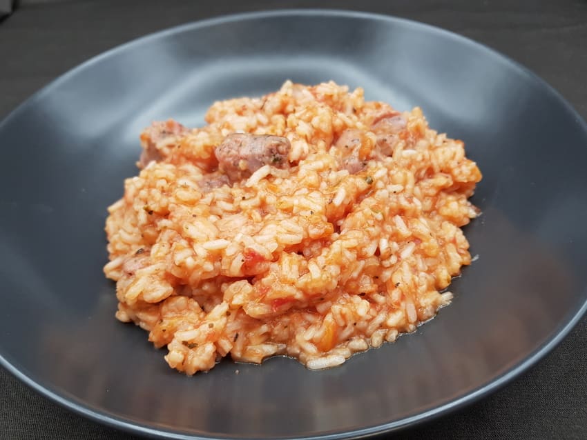 Riz, saucisses, tomates